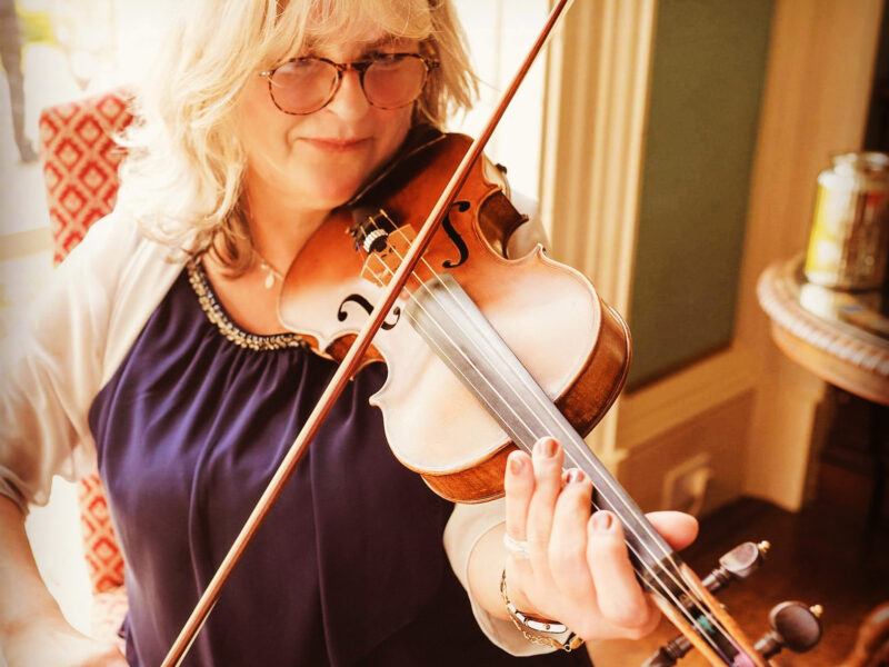 Versatile professional wedding violinist