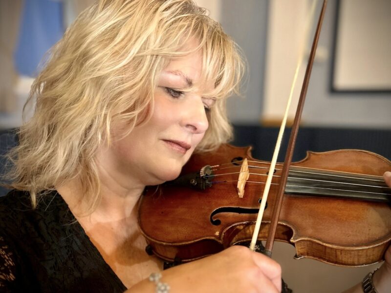 Versatile professional wedding violinist
