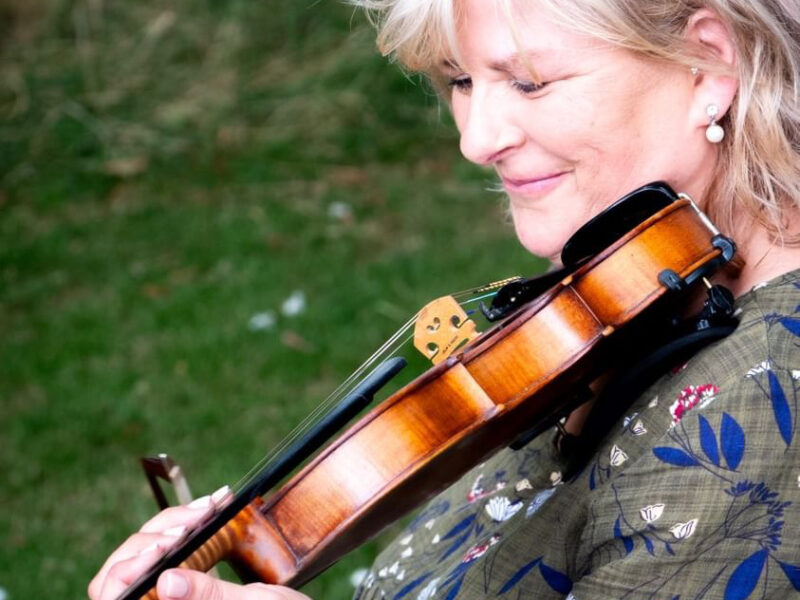 Versatile professional wedding violinist
