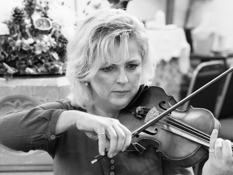 Versatile professional wedding violinist