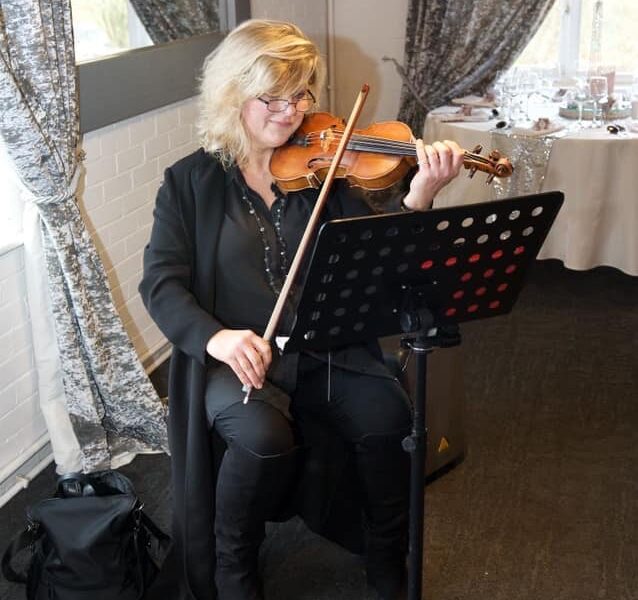 Versatile professional wedding violinist